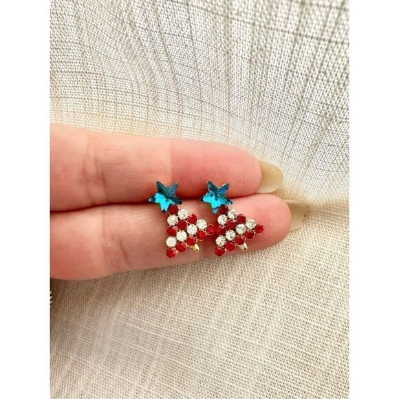 Red, white, & Blue ❤️🤍💙 - Picture 2 of 4